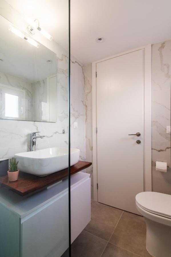 Stunning 2-Bedrooms Apartment In The Heart Of Atene Esterno foto