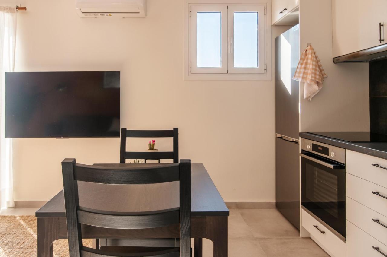 Stunning 2-Bedrooms Apartment In The Heart Of Atene Esterno foto