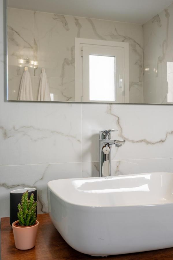 Stunning 2-Bedrooms Apartment In The Heart Of Atene Esterno foto
