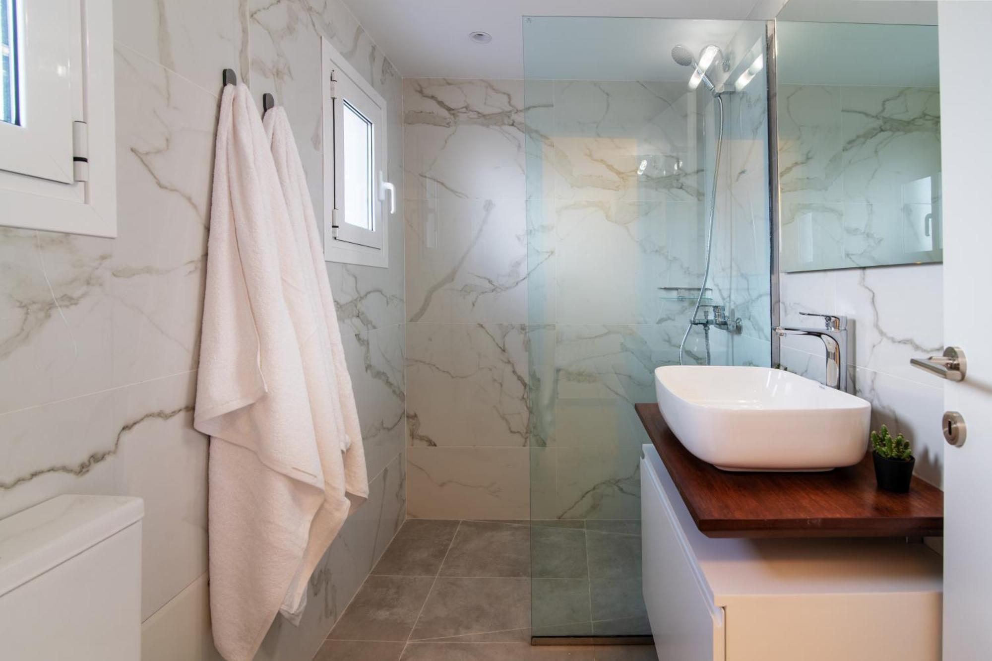 Stunning 2-Bedrooms Apartment In The Heart Of Atene Esterno foto
